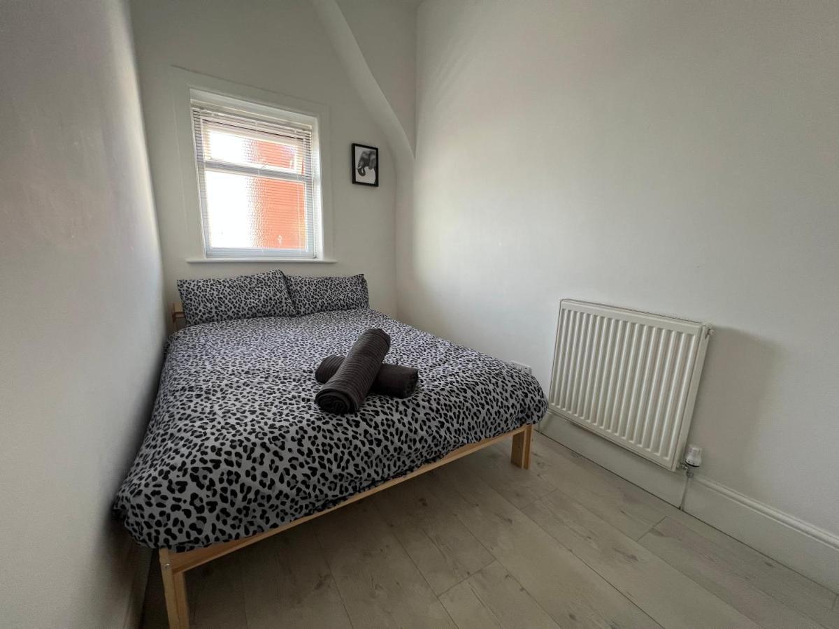 Safari Apartment, Free Parking, 10Min Walk To Blackpool Tower, Sleeps 12 Exterior photo