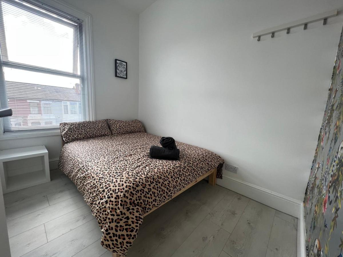 Safari Apartment, Free Parking, 10Min Walk To Blackpool Tower, Sleeps 12 Exterior photo