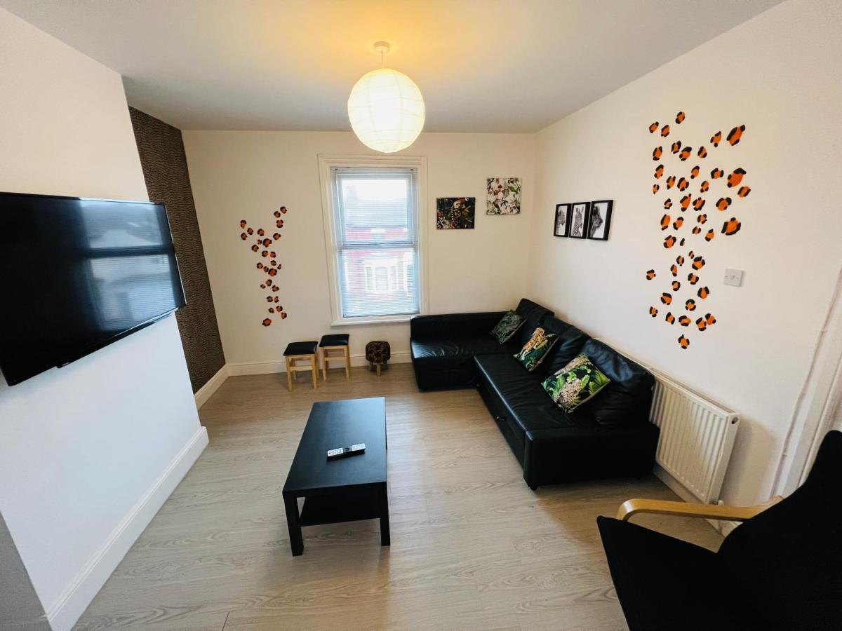 Safari Apartment, Free Parking, 10Min Walk To Blackpool Tower, Sleeps 12 Exterior photo